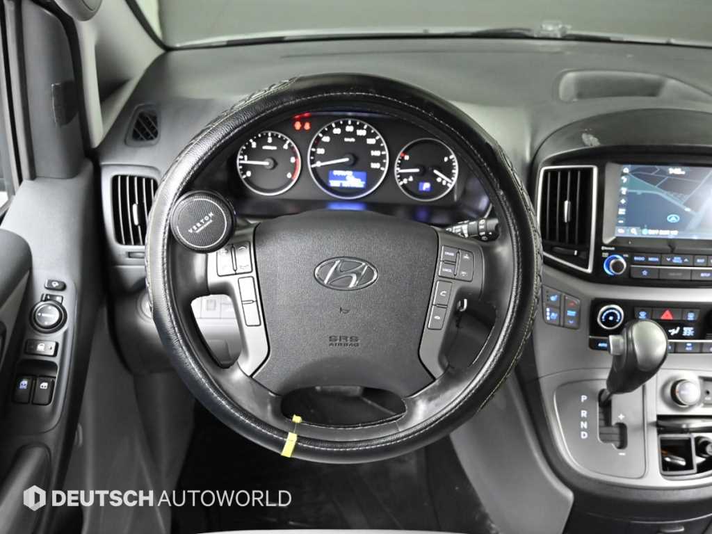 Hyundai Starex — photo 13