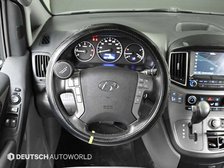 Hyundai Starex — photo 13