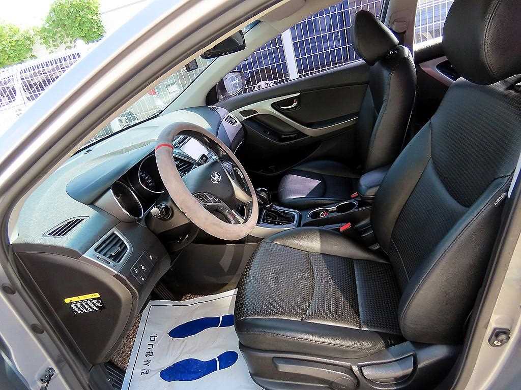 Hyundai Avante — photo 05