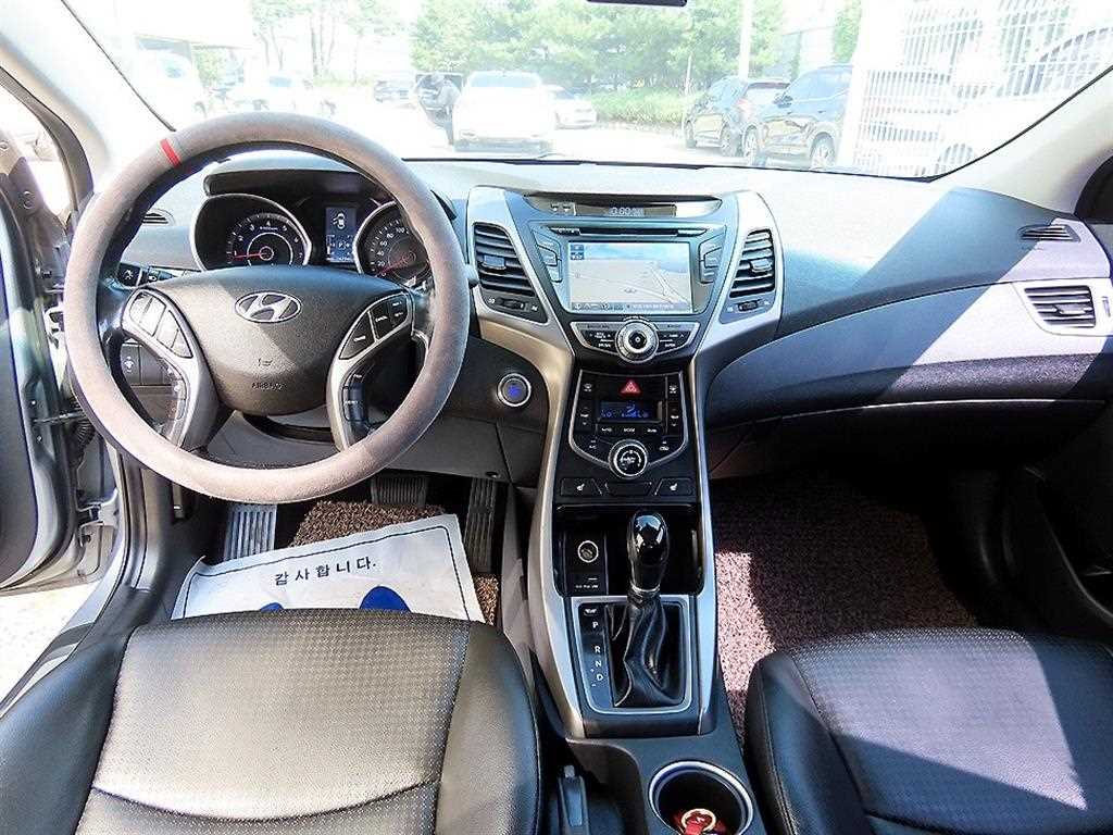 Hyundai Avante — photo 07