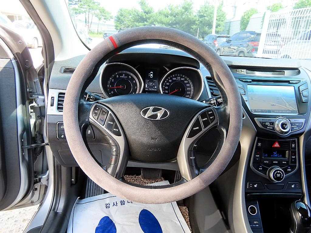 Hyundai Avante — photo 08