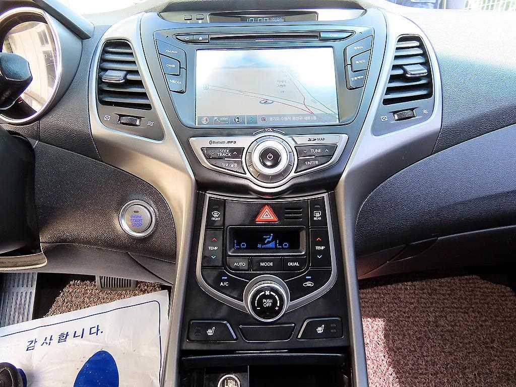 Hyundai Avante — photo 13
