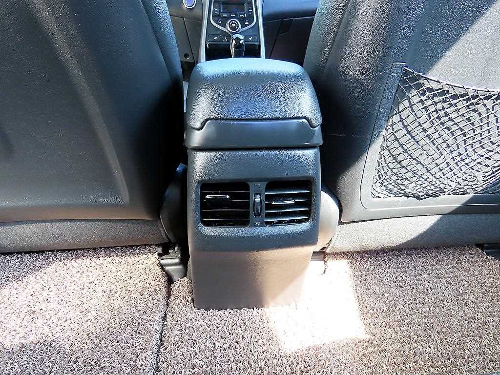 Hyundai Avante — photo 18