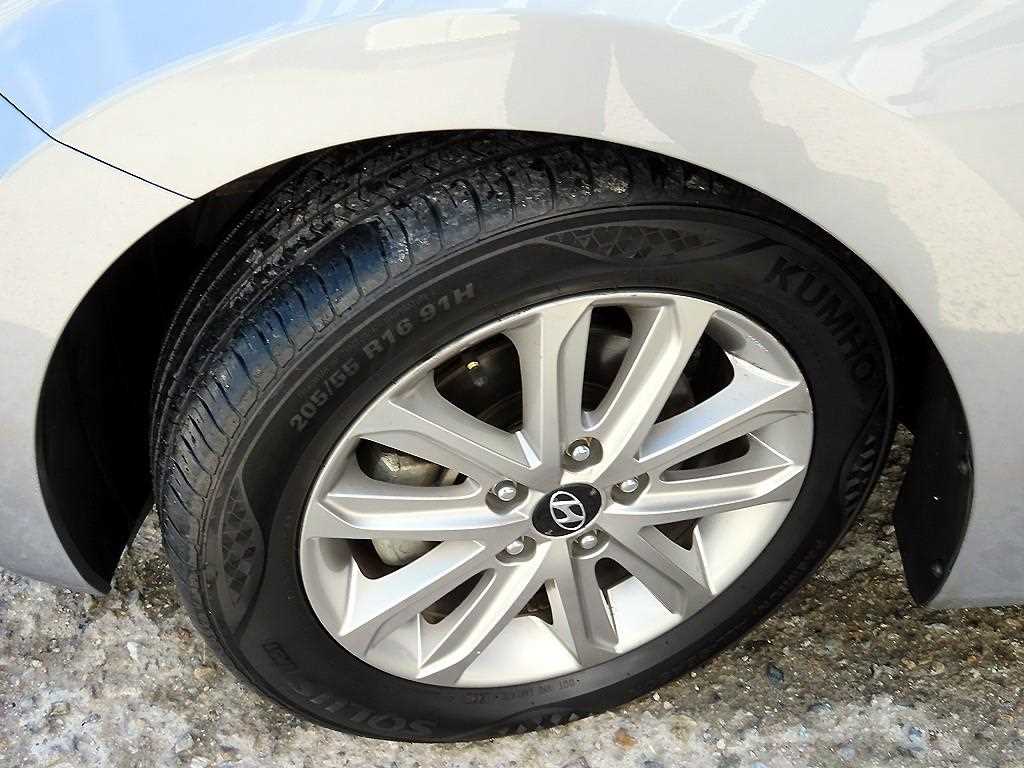 Hyundai Avante — photo 20