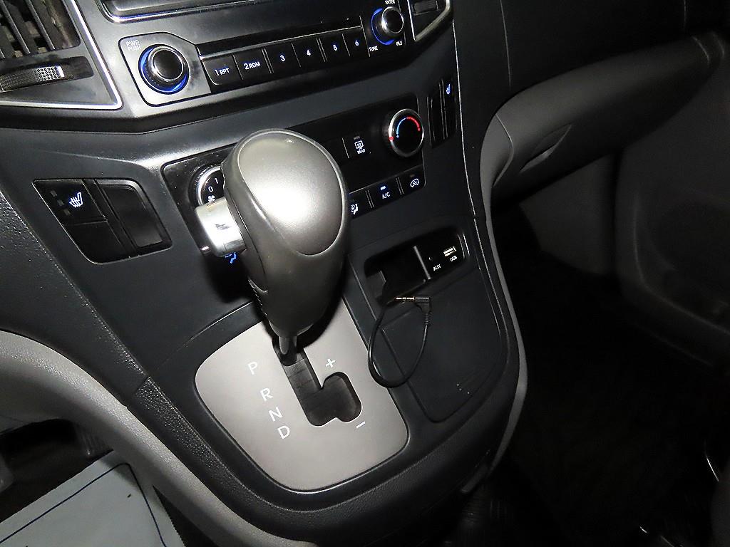 Hyundai Starex — photo 12