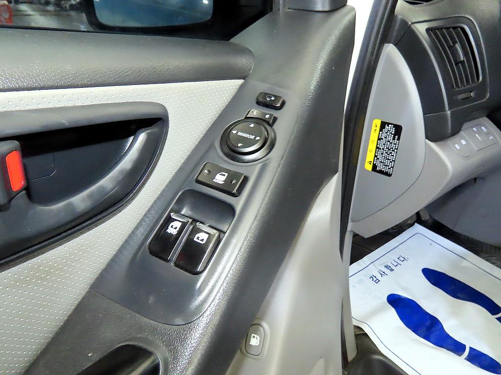 Hyundai Starex — photo 13