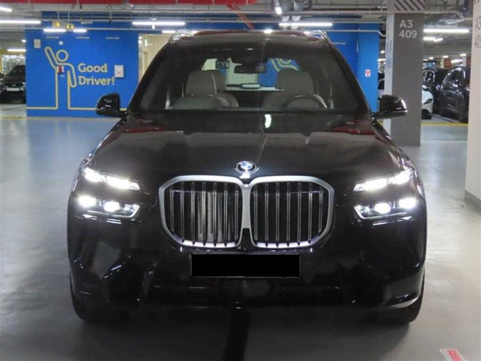 BMW X7 — photo 01