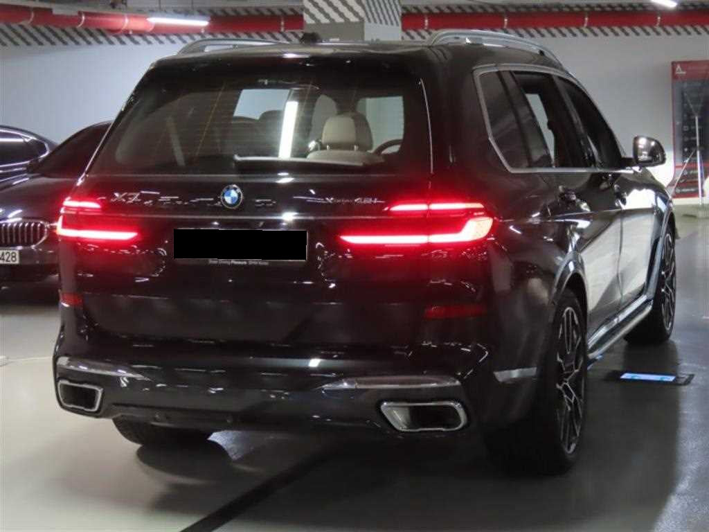BMW X7 — photo 03