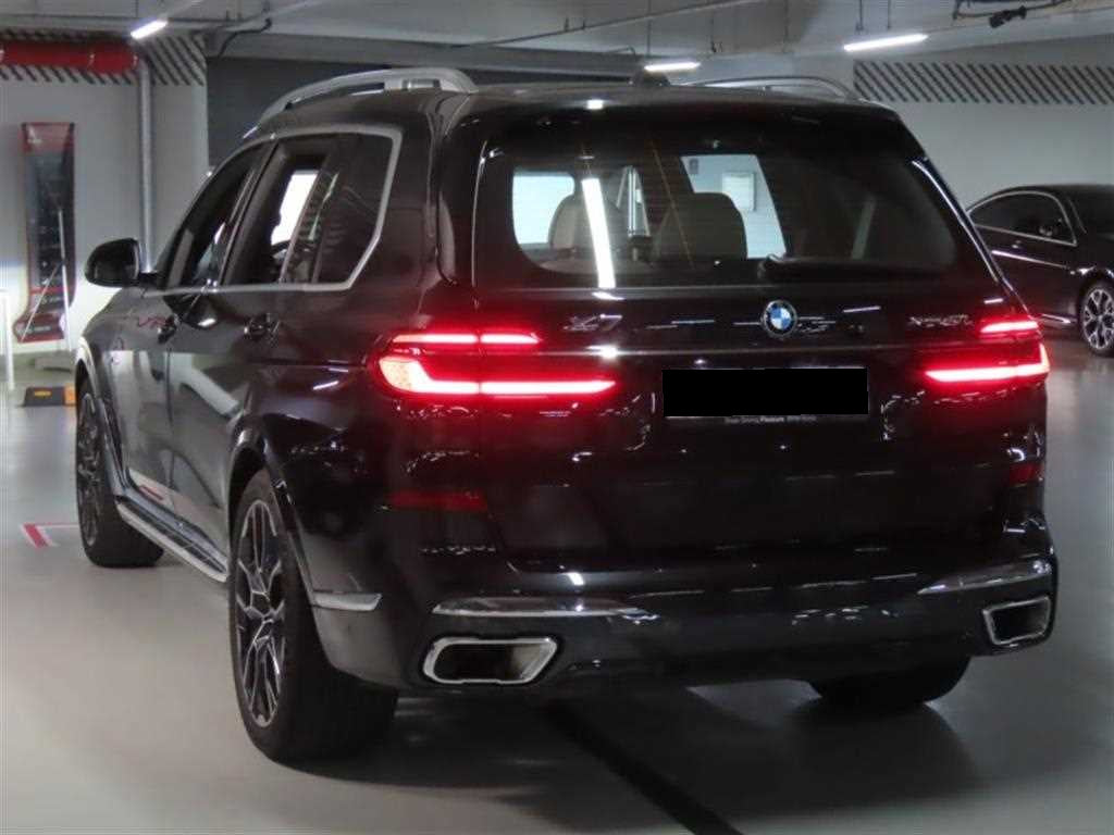 BMW X7 — photo 04