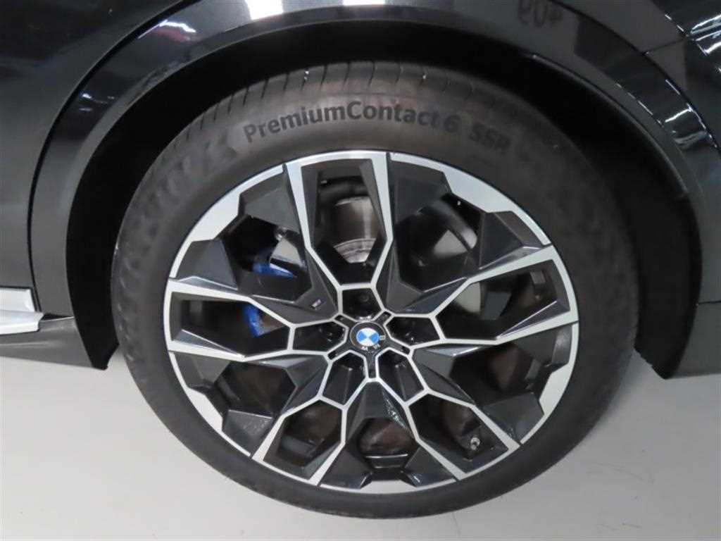 BMW X7 — photo 17