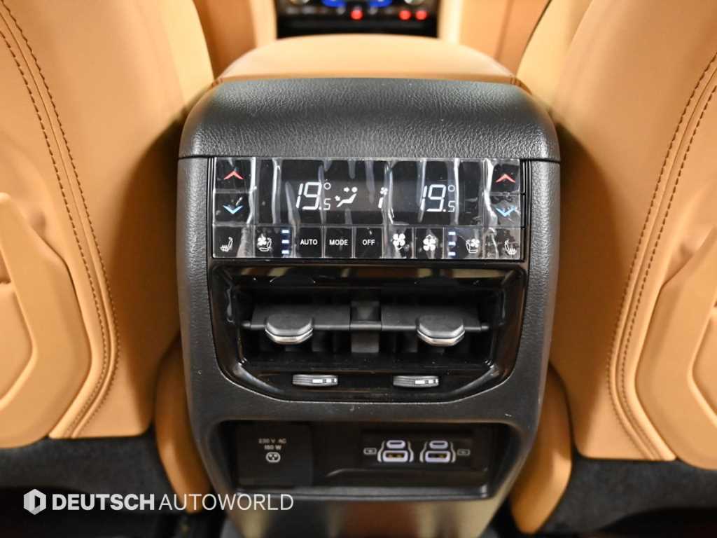 Jeep Cherokee — photo 16