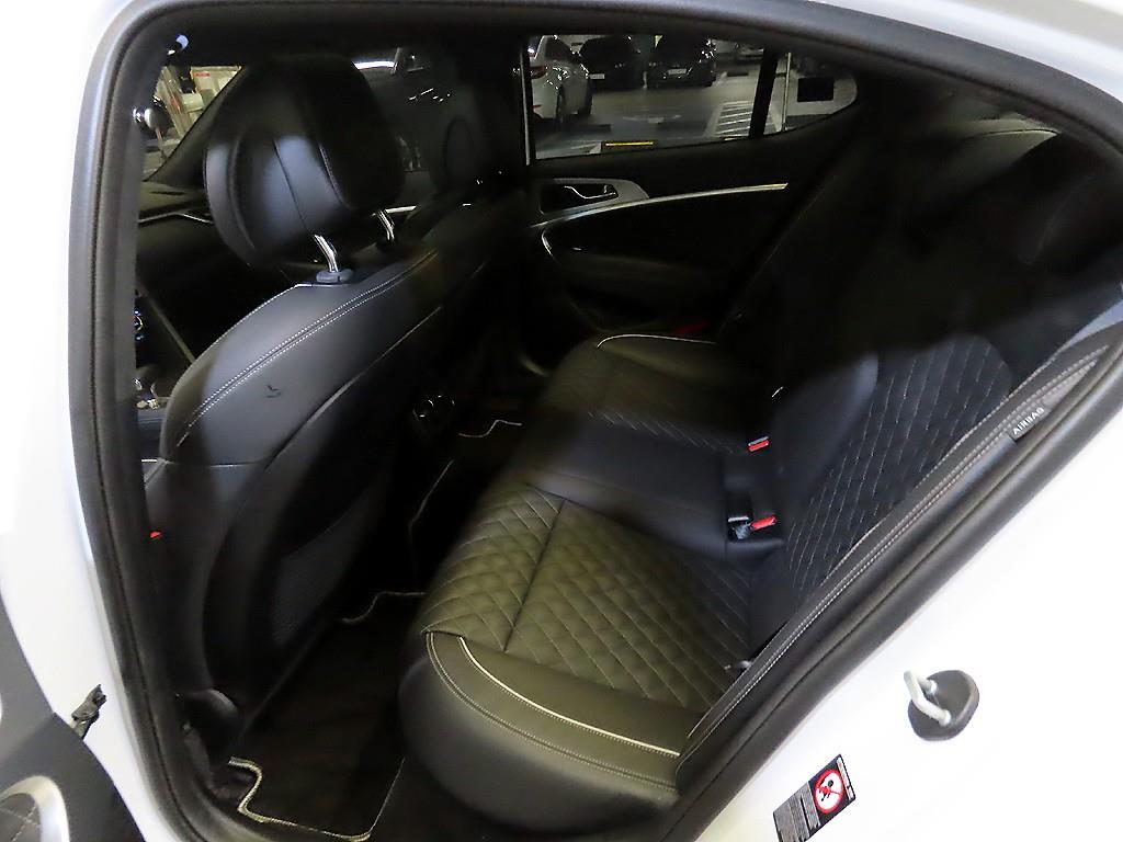 Genesis G70 — photo 07