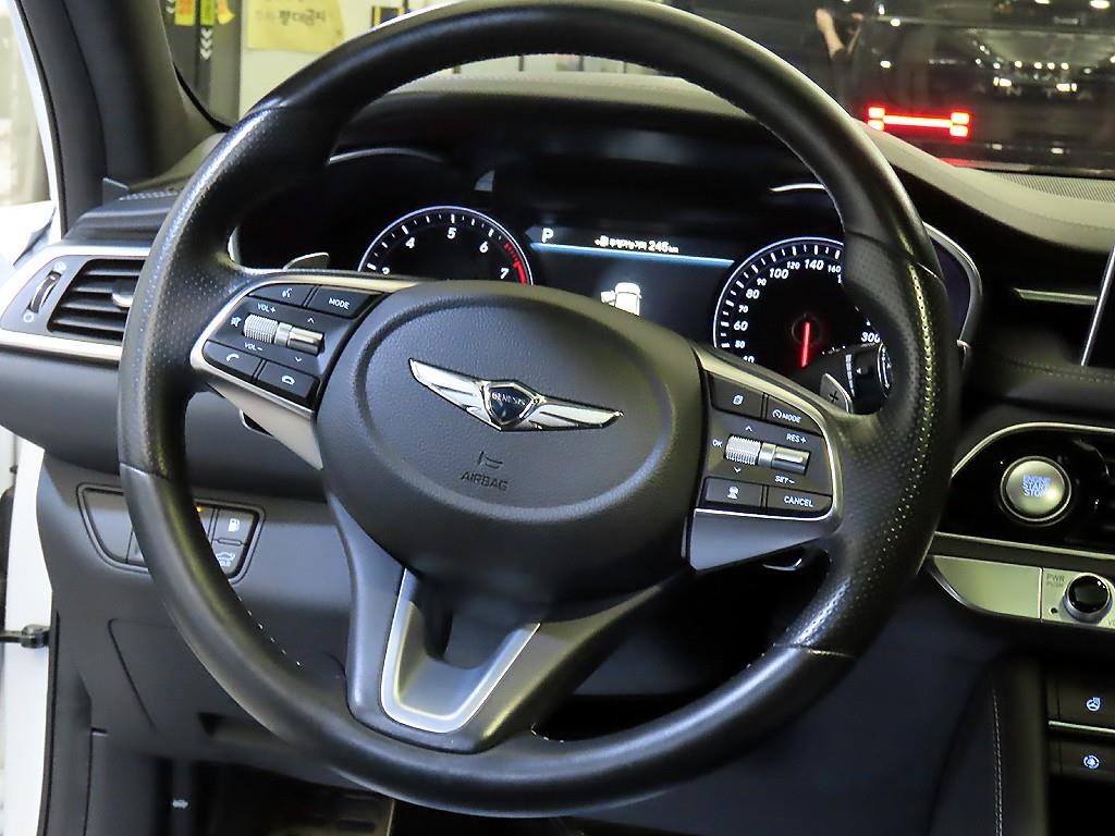 Genesis G70 — photo 08