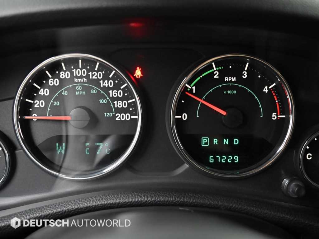 Jeep Wrangler — photo 08