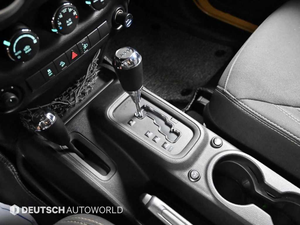 Jeep Wrangler — photo 09