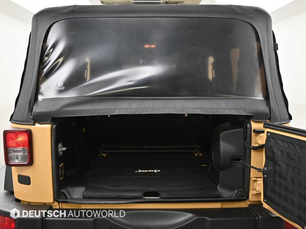 Jeep Wrangler — photo 19