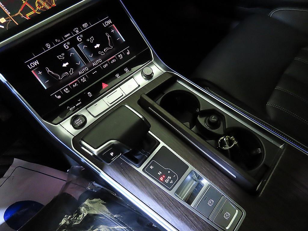Audi A6 — photo 12