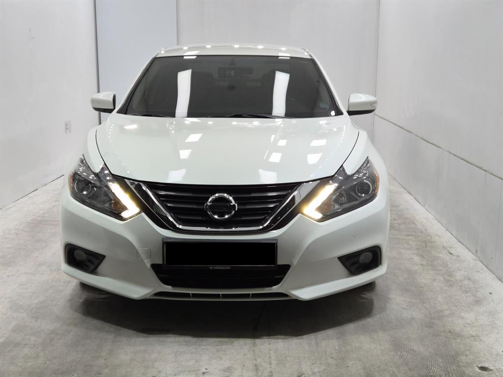 Nissan Altima — photo 01