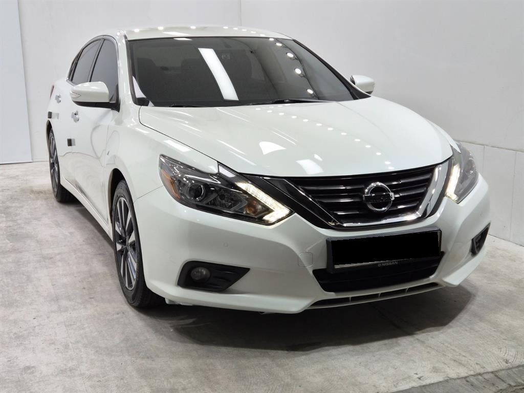 Nissan Altima — photo 02