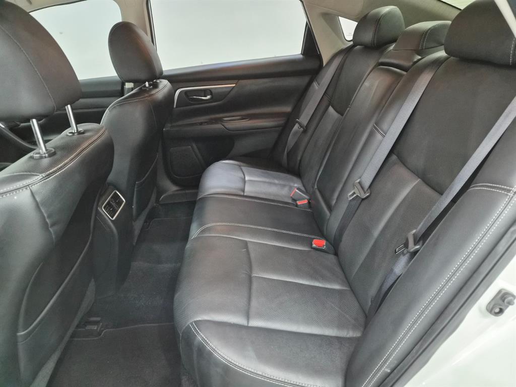 Nissan Altima — photo 07