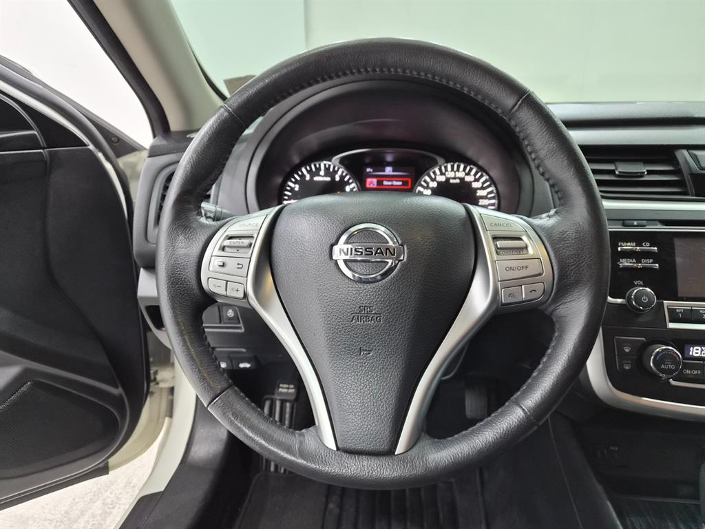 Nissan Altima — photo 09
