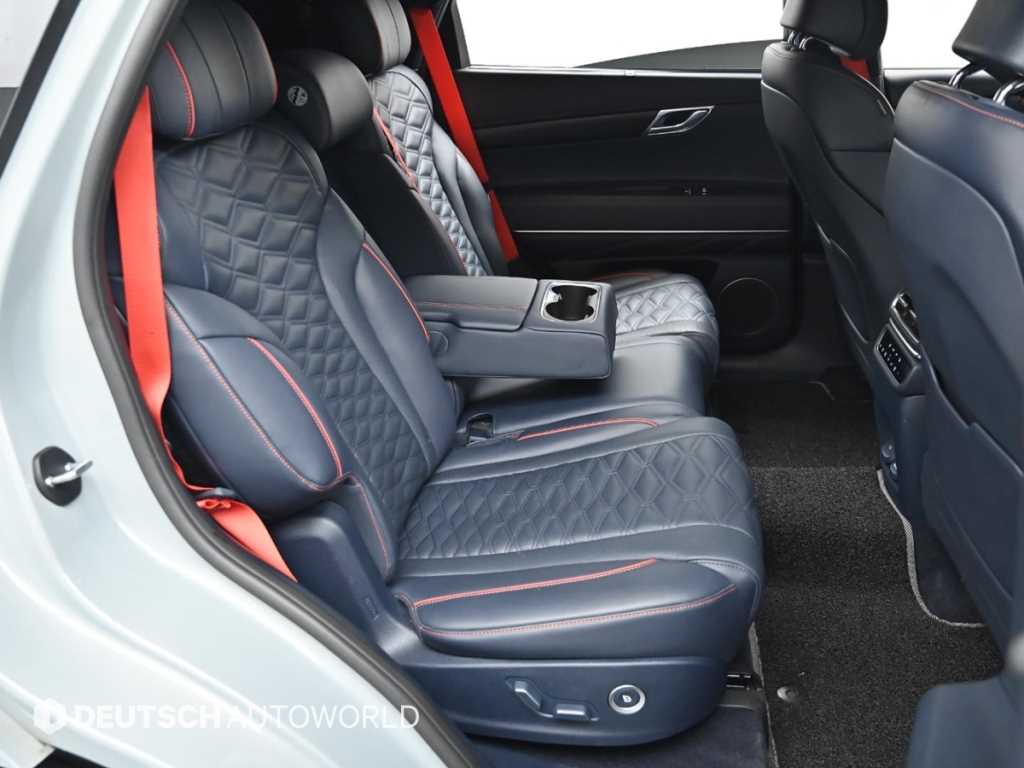 Genesis GV80 — photo 12
