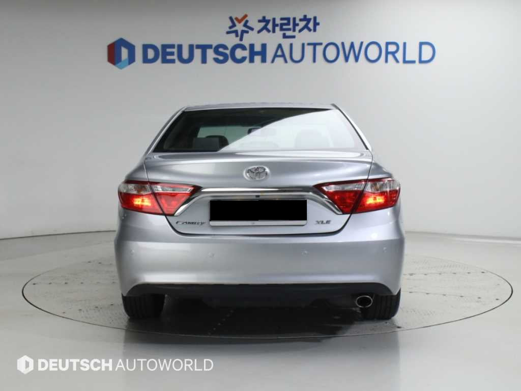 Toyota Camry — photo 04