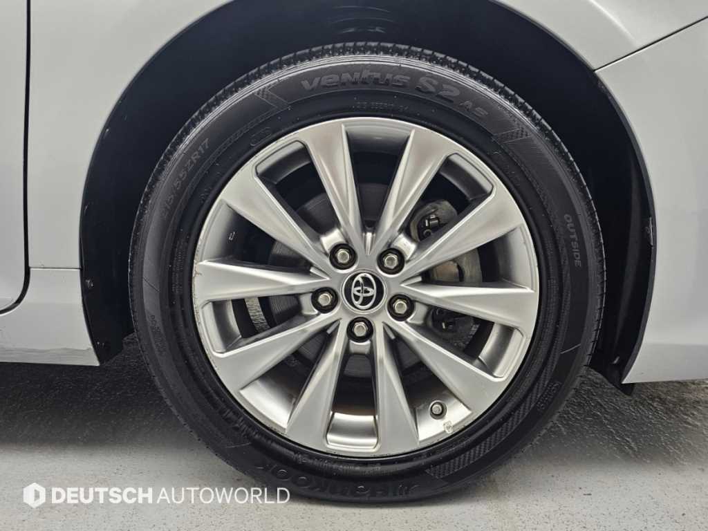 Toyota Camry — photo 05