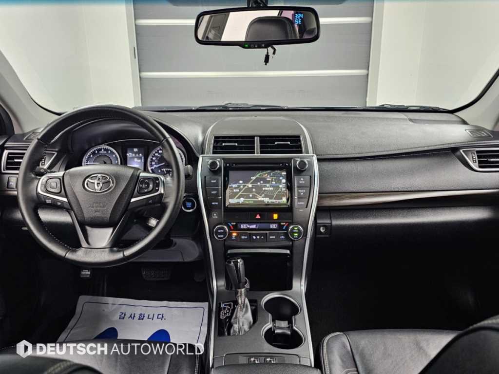 Toyota Camry — photo 07