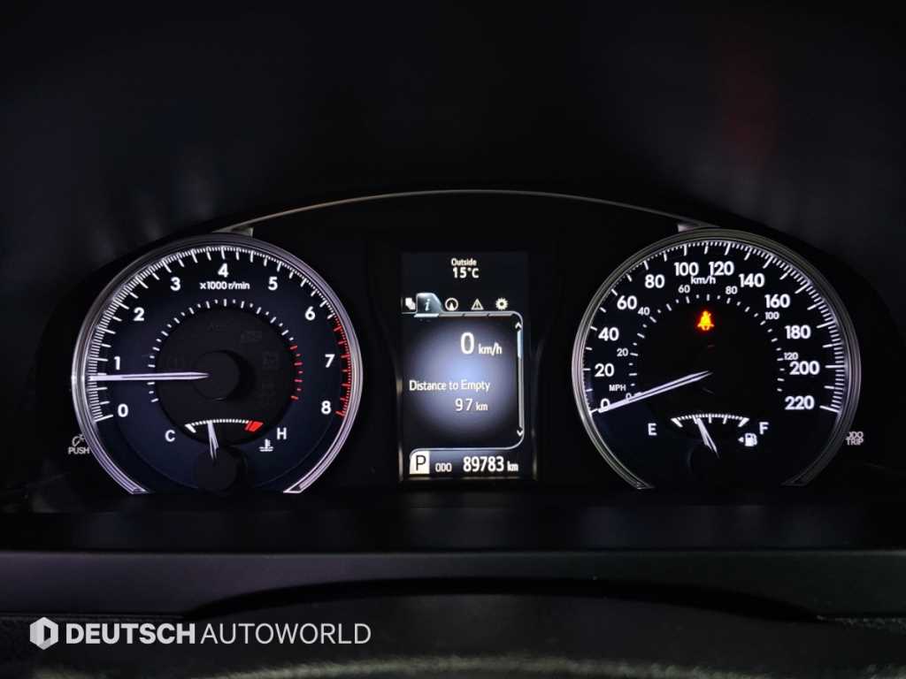 Toyota Camry — photo 08