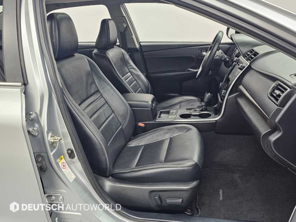 Toyota Camry — photo 10