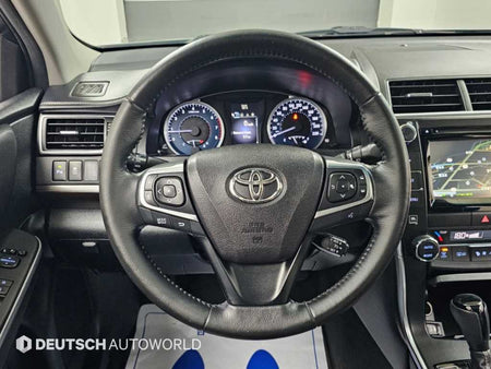 Toyota Camry — photo 13