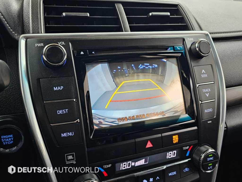 Toyota Camry — photo 15