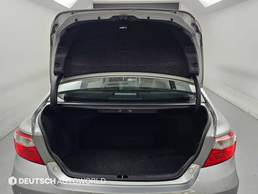Toyota Camry — photo 19