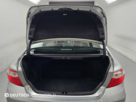 Toyota Camry — photo 19
