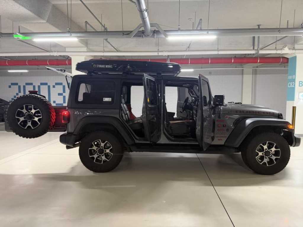 Jeep Wrangler — photo 10