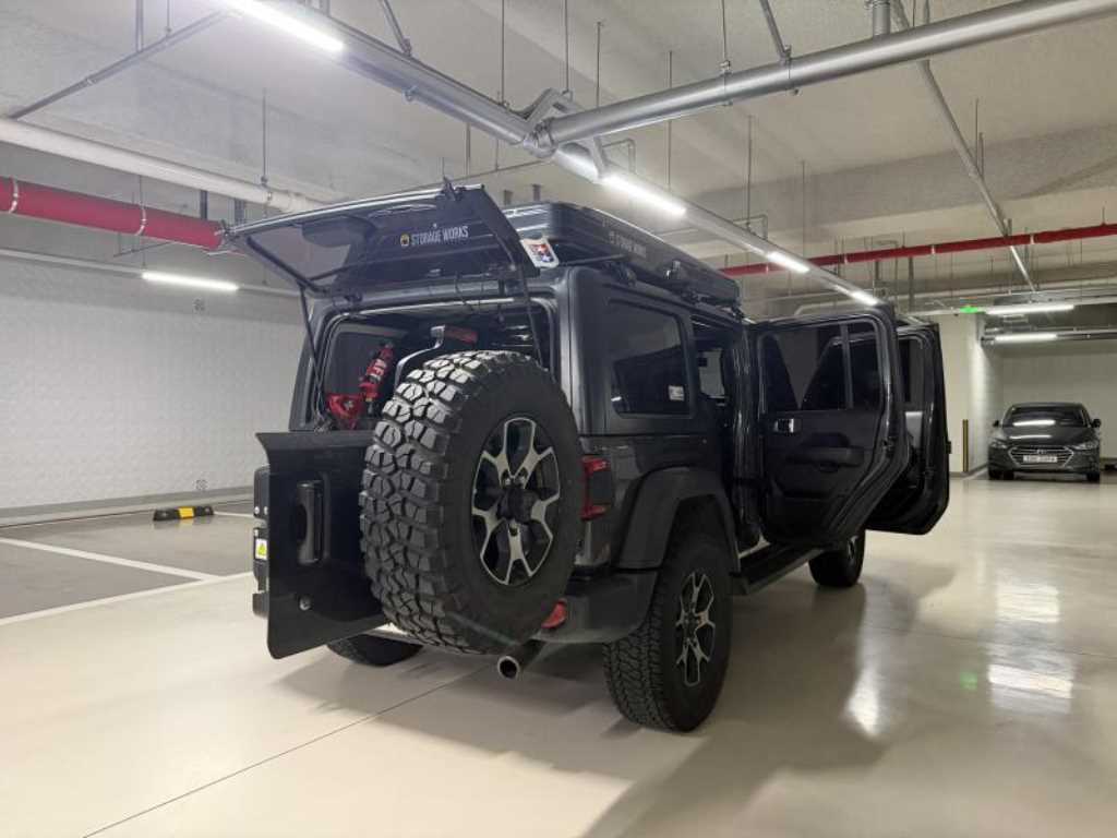 Jeep Wrangler — photo 12