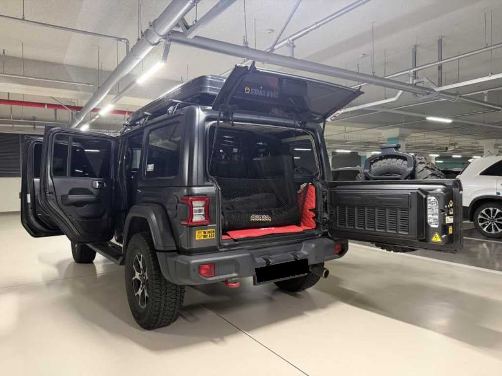 Jeep Wrangler — photo 13
