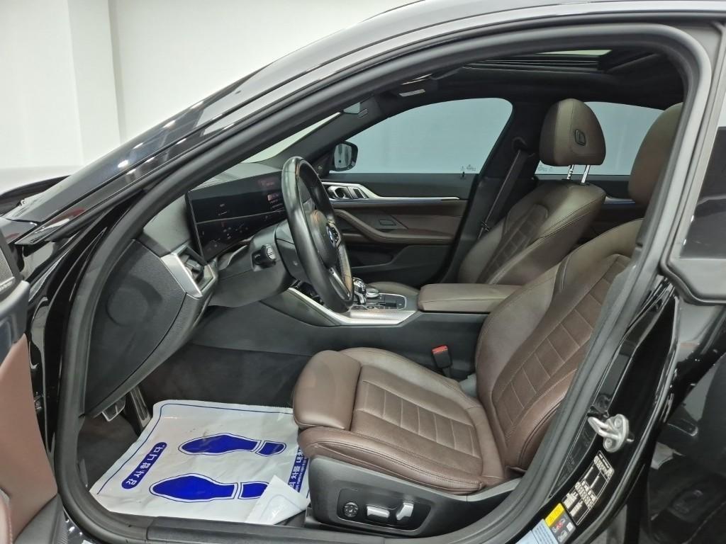 BMW i4 — photo 11