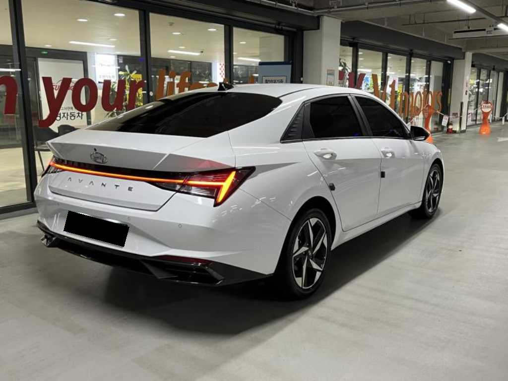 Hyundai Avante — photo 04
