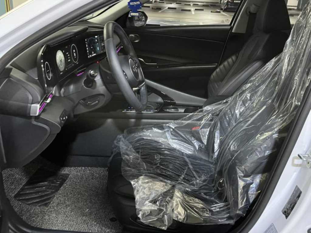 Hyundai Avante — photo 12
