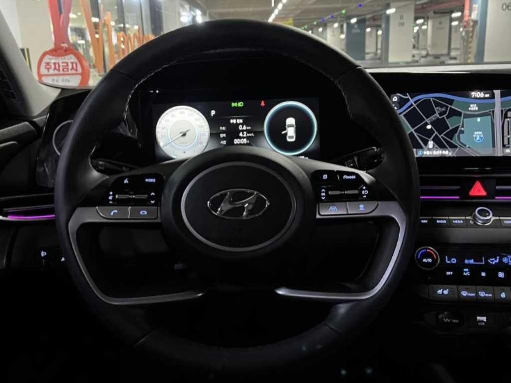Hyundai Avante — photo 13