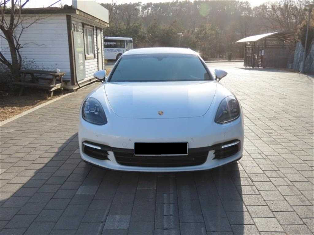 Porsche Panamera — photo 01