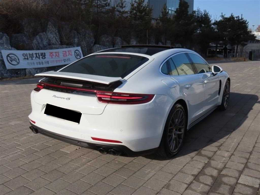Porsche Panamera — photo 03