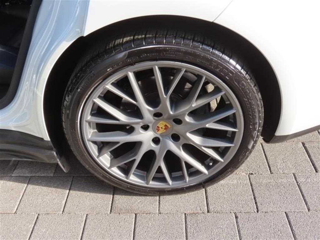 Porsche Panamera — photo 17