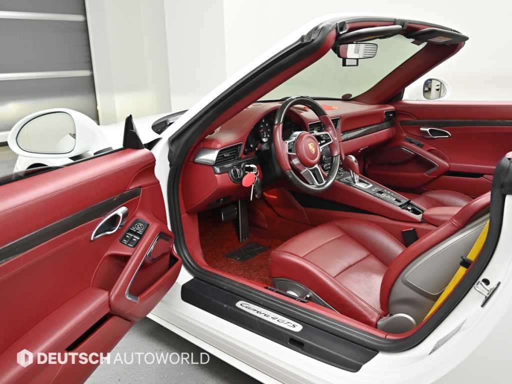 Porsche 911 — photo 11