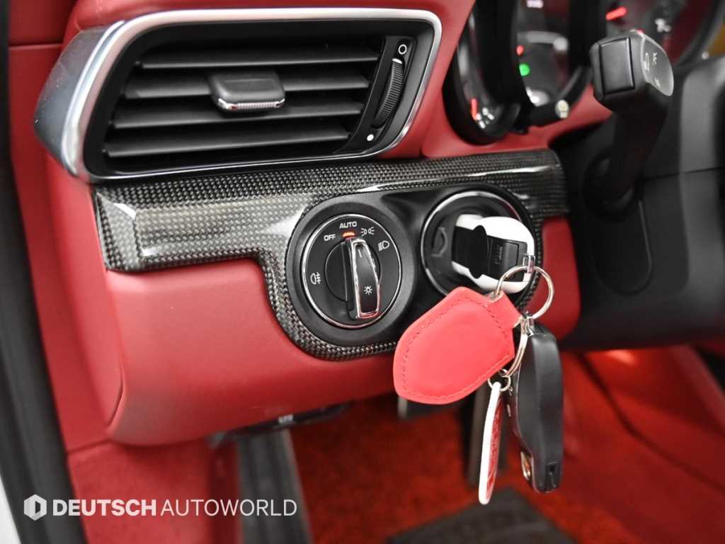 Porsche 911 — photo 16