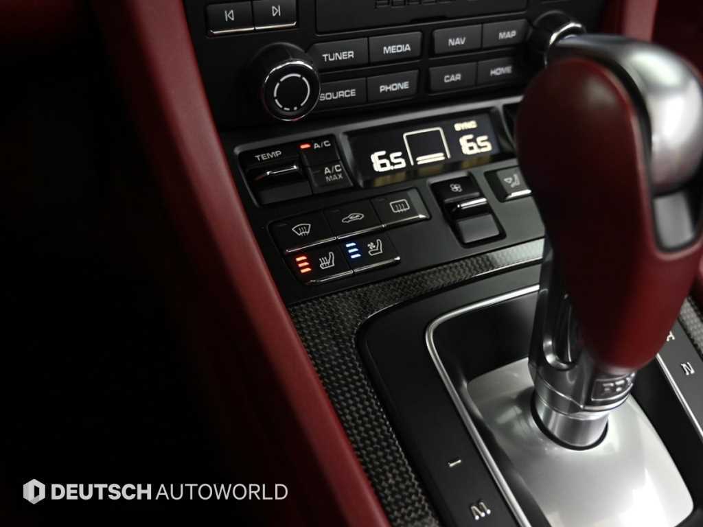 Porsche 911 — photo 17