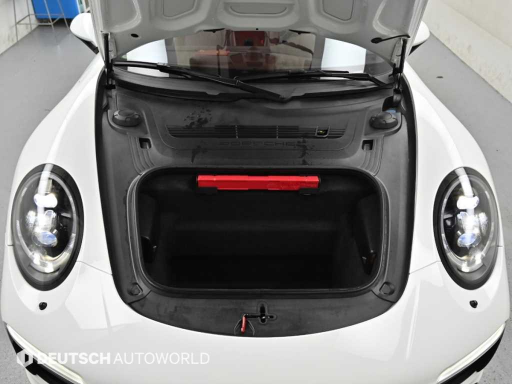 Porsche 911 — photo 18