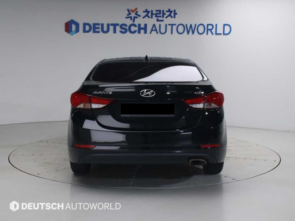 Hyundai Avante — photo 04